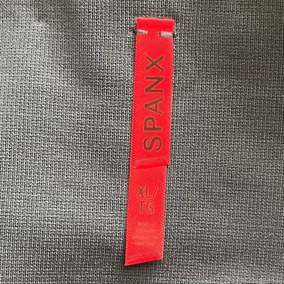 SPANX Look at Me Now Seamless Cropped Leggings in Black Camo - Picture 12 of 13